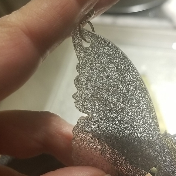 Oversized bling butterfly acrylic earrings - Picture 6 of 6